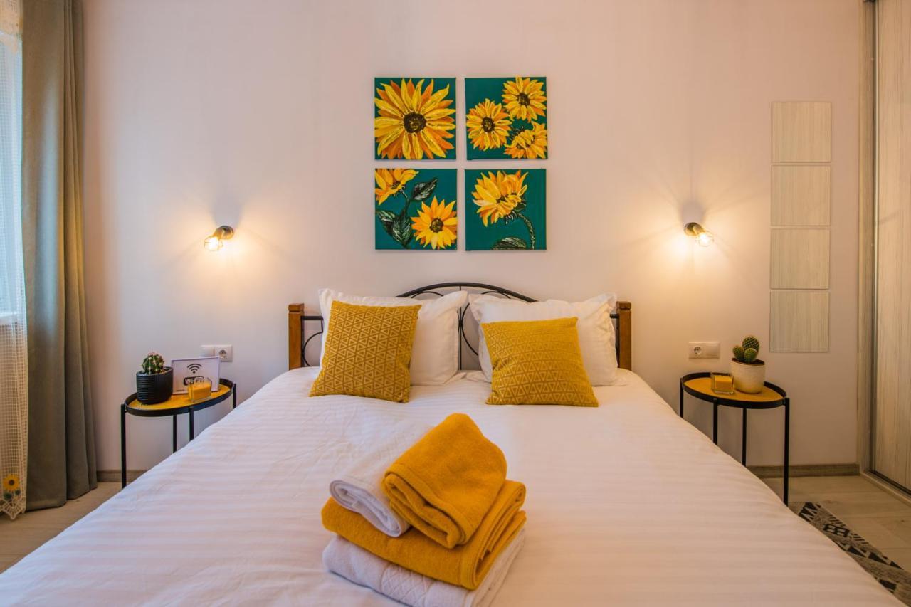 Kitty Sunflower Apartment Alba Iulia Exterior photo