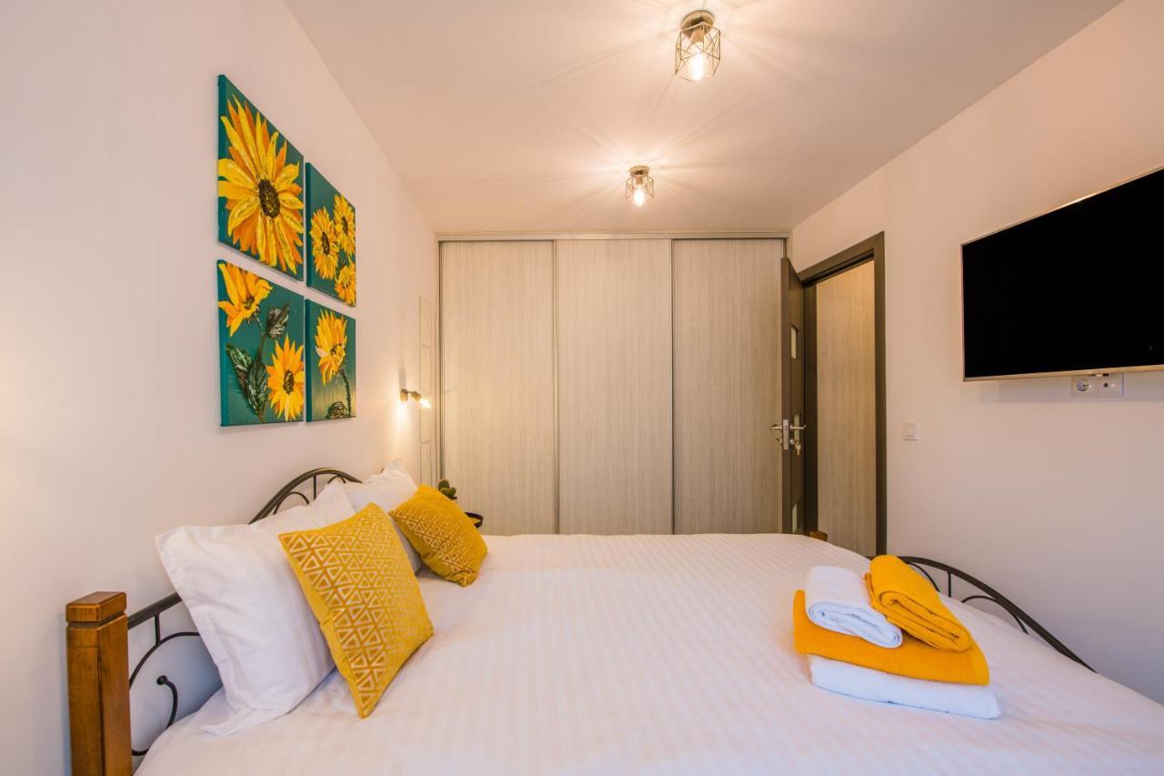 Kitty Sunflower Apartment Alba Iulia Exterior photo