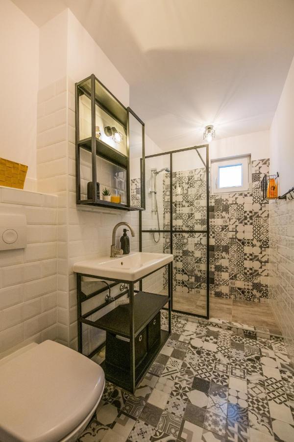 Kitty Sunflower Apartment Alba Iulia Exterior photo