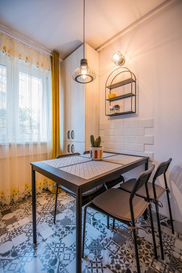 Kitty Sunflower Apartment Alba Iulia Exterior photo